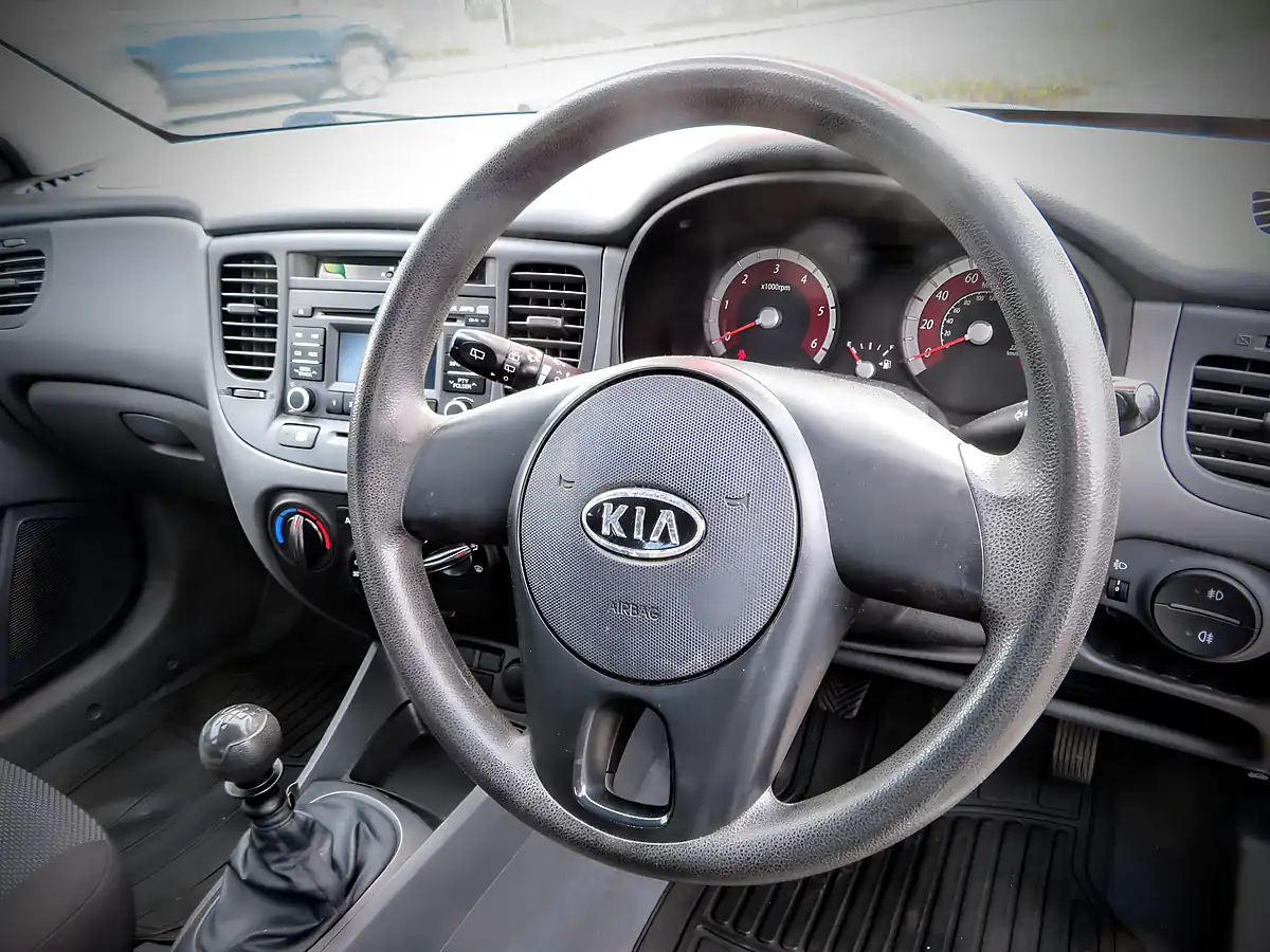 Used 2011 Kia Rio 2 Metallic Silver - Interior and Exterior details 12