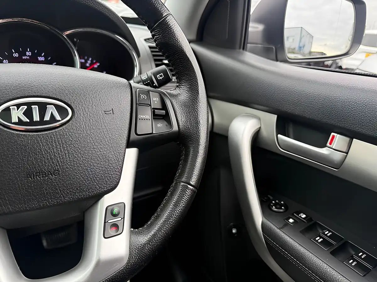 Used 2011 Kia Sorento Kx-3 Silver - Interior and Exterior details 13