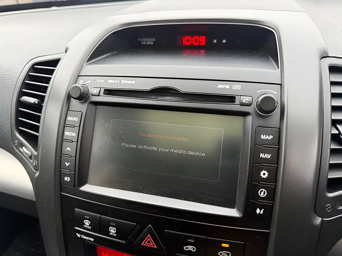 Used 2011 Kia Sorento Kx-3 Silver - Interior and Exterior details 14