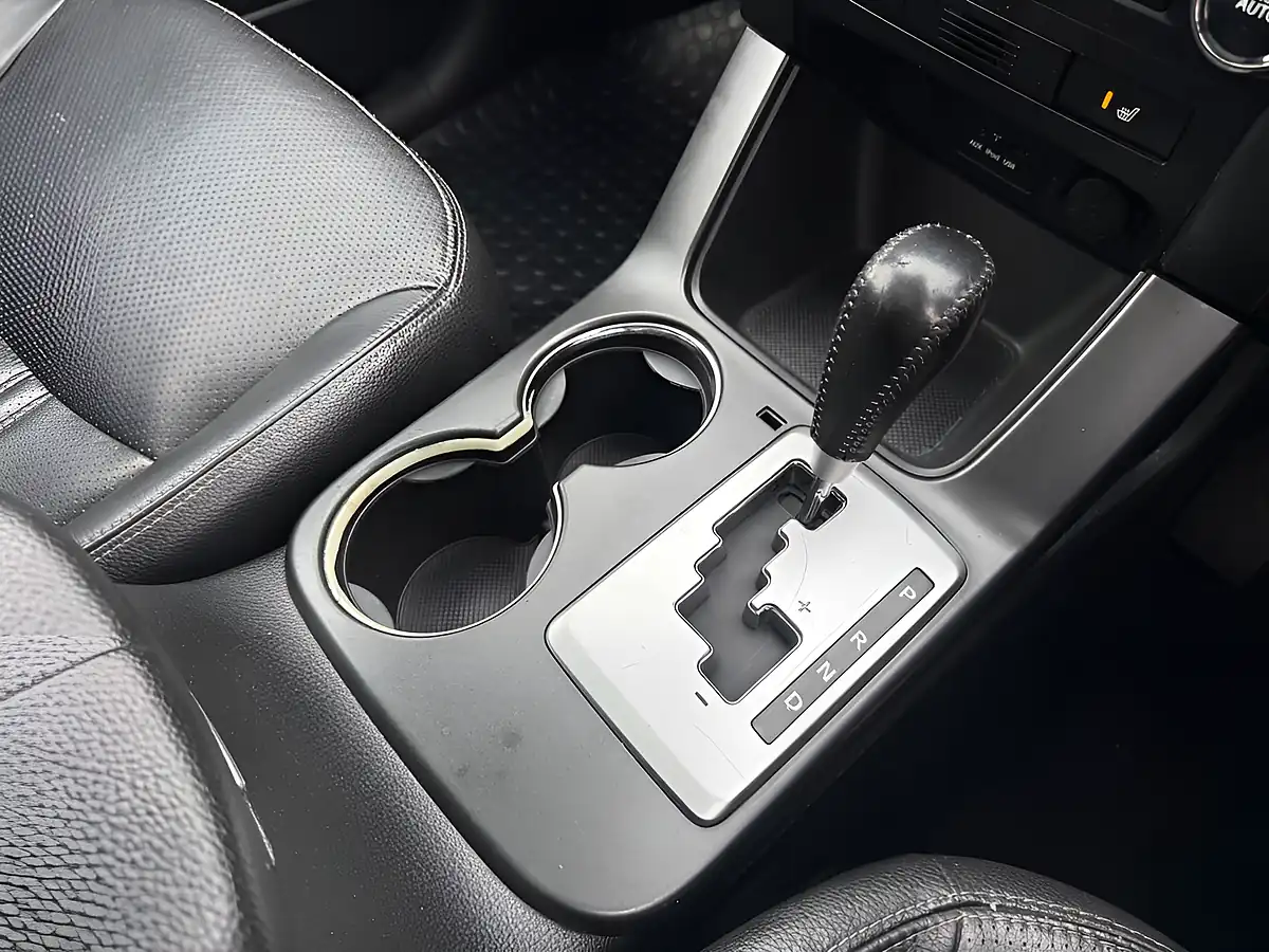 Used 2011 Kia Sorento Kx-3 Silver - Interior and Exterior details 17
