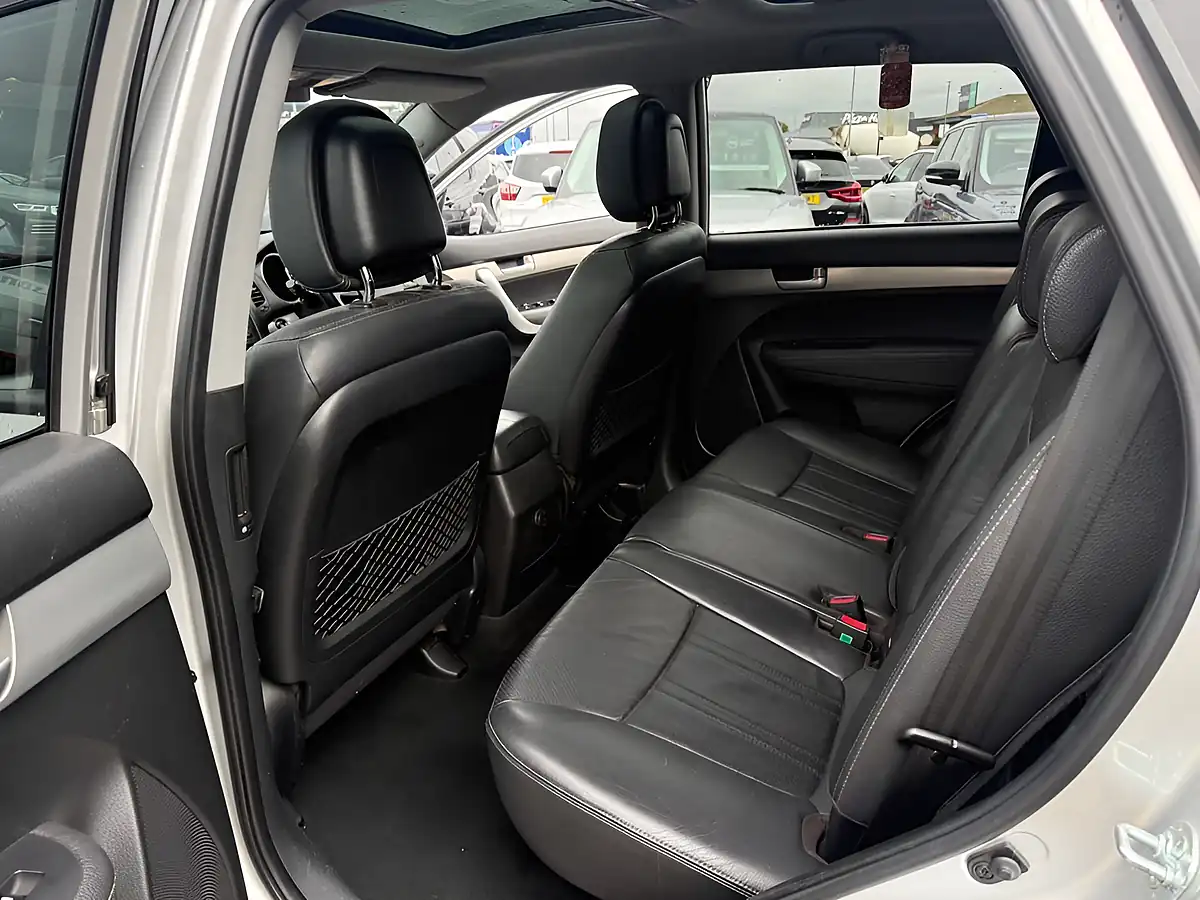 Used 2011 Kia Sorento Kx-3 Silver - Interior and Exterior details 18