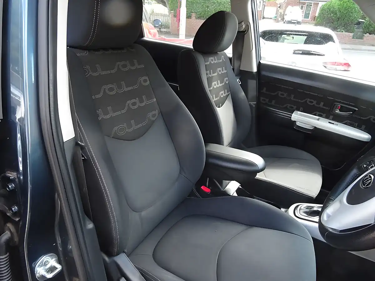 Used 2011 Kia Soul 2 Blue - Interior and Exterior details 13