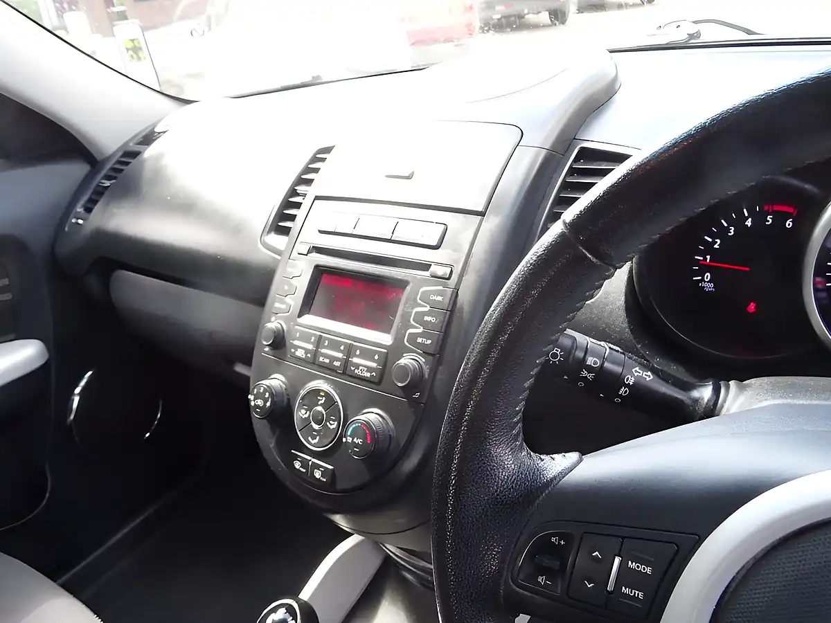 Used 2011 Kia Soul 2 Blue - Interior and Exterior details 14