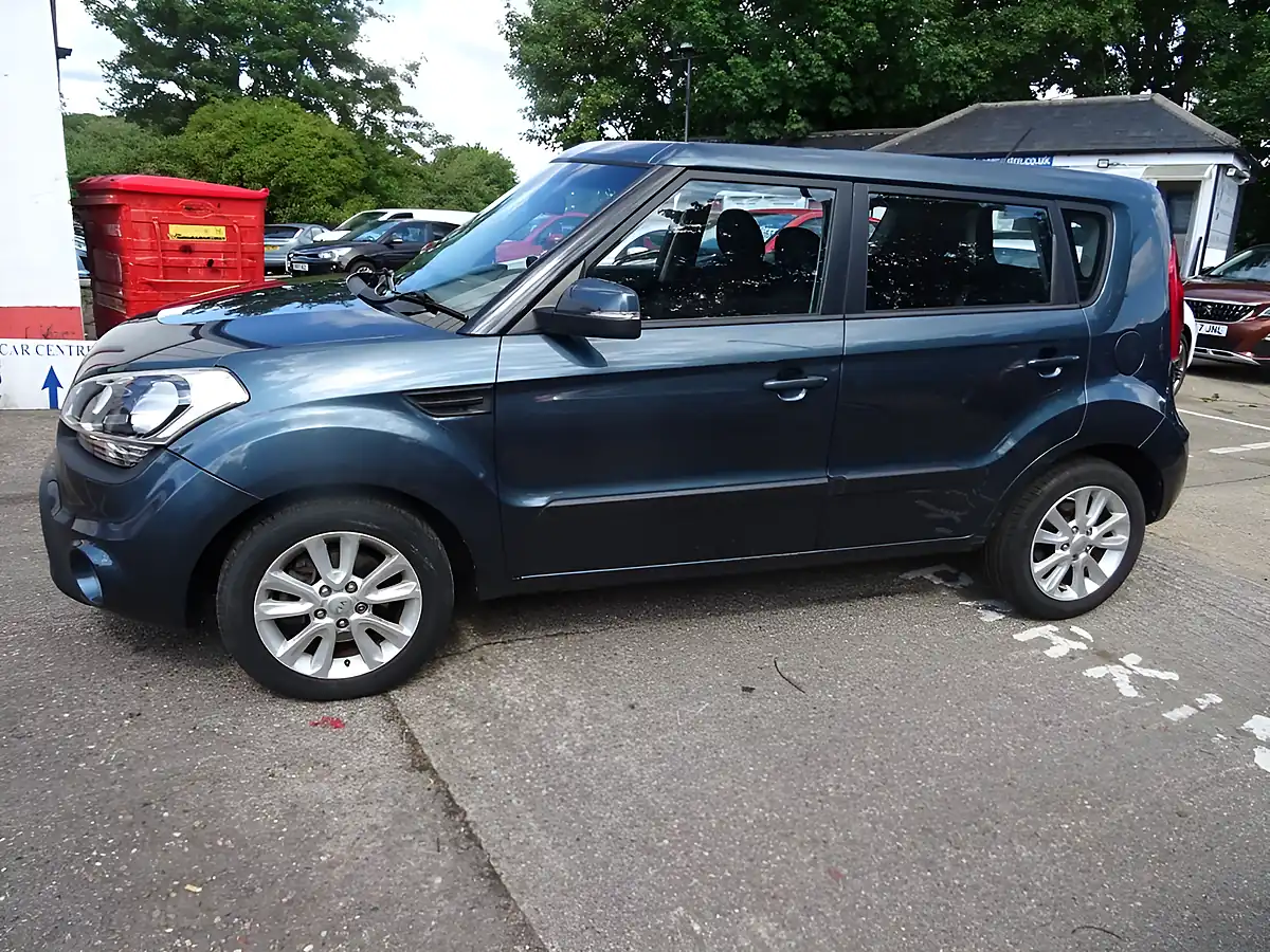 Used 2011 Kia Soul 2 Blue - Interior and Exterior details 4