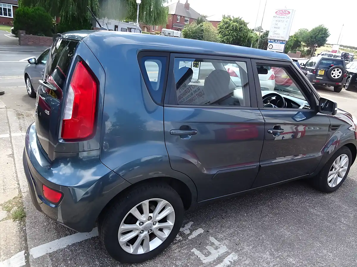 Used 2011 Kia Soul 2 Blue - Interior and Exterior details 8
