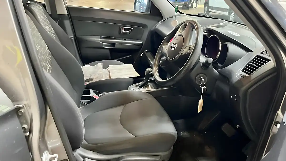 Used 2011 Kia Soul Tempest Silver - Interior and Exterior details 10
