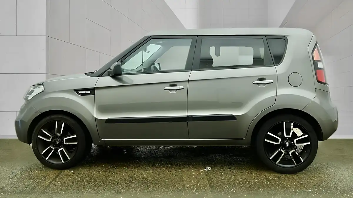Used 2011 Kia Soul Tempest Silver - Interior and Exterior details 4