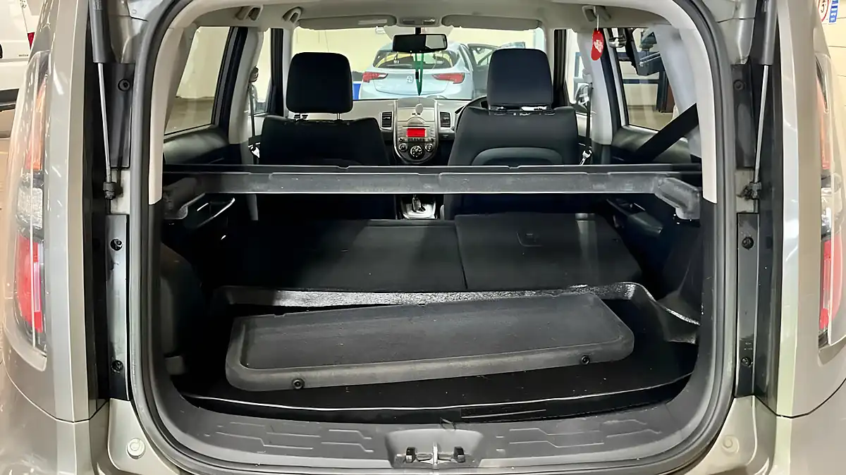 Used 2011 Kia Soul Tempest Silver - Interior and Exterior details 7