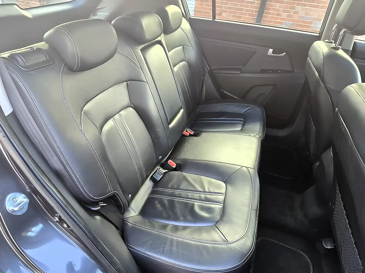 Used 2011 Kia Sportage 3 Silver - Interior and Exterior details 15