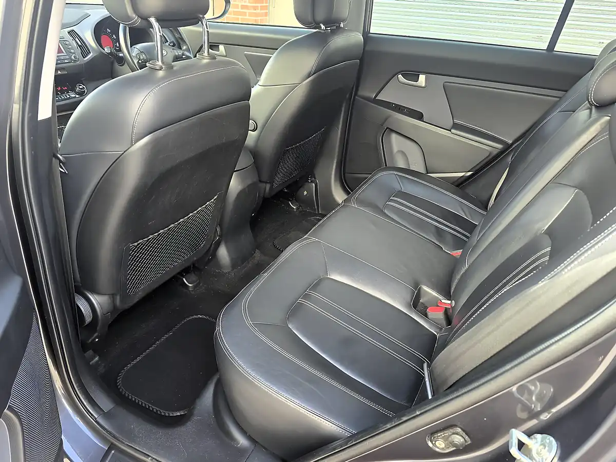 Used 2011 Kia Sportage 3 Silver - Interior and Exterior details 16