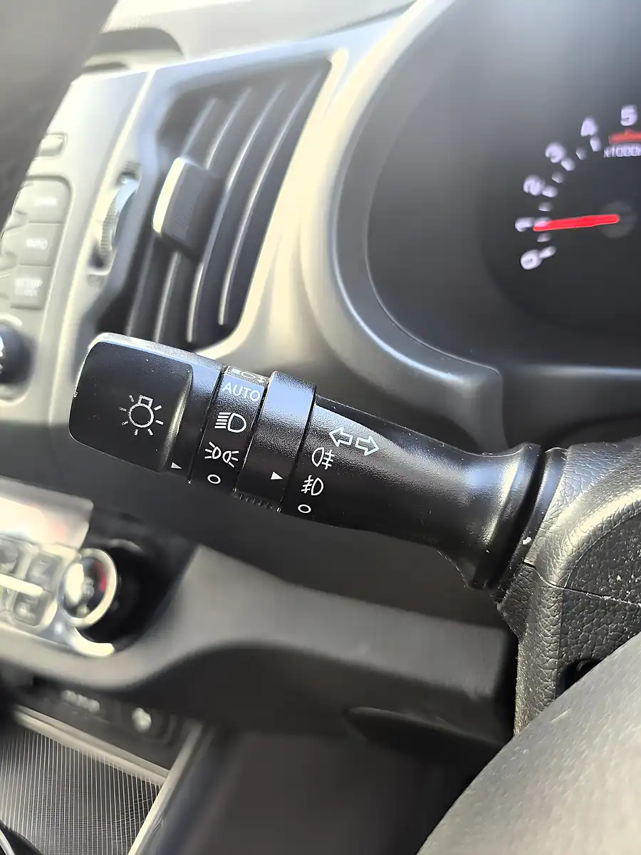 Used 2011 Kia Sportage 3 Silver - Interior and Exterior details 17