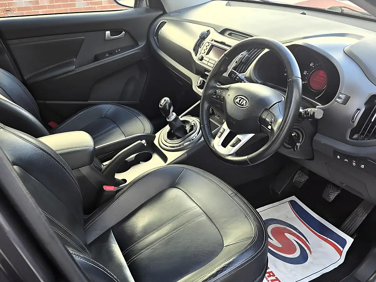 Used 2011 Kia Sportage 3 Silver - Interior and Exterior details 2