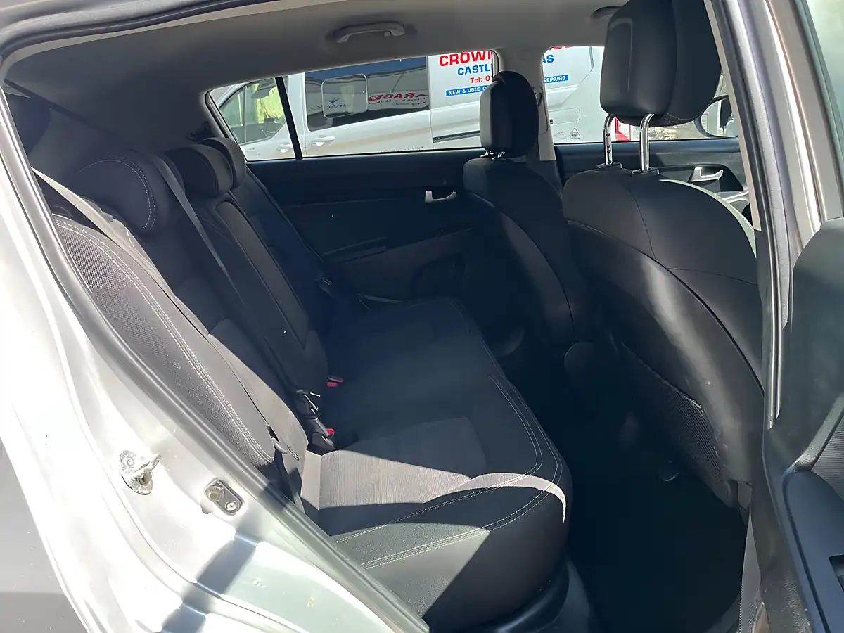 Used 2011 Kia Sportage Ecodynamics 1 Silver - Interior and Exterior details 12
