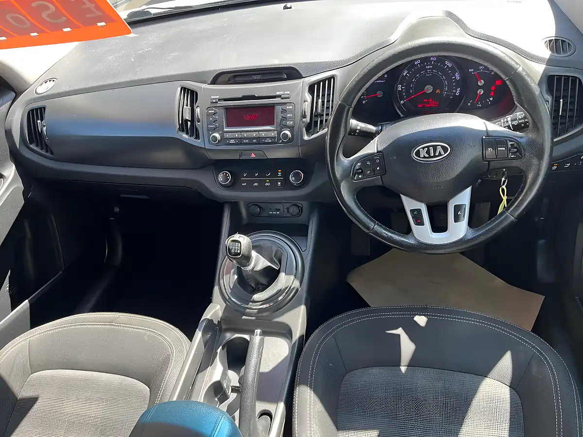 Used 2011 Kia Sportage Ecodynamics 1 Silver - Interior and Exterior details 13