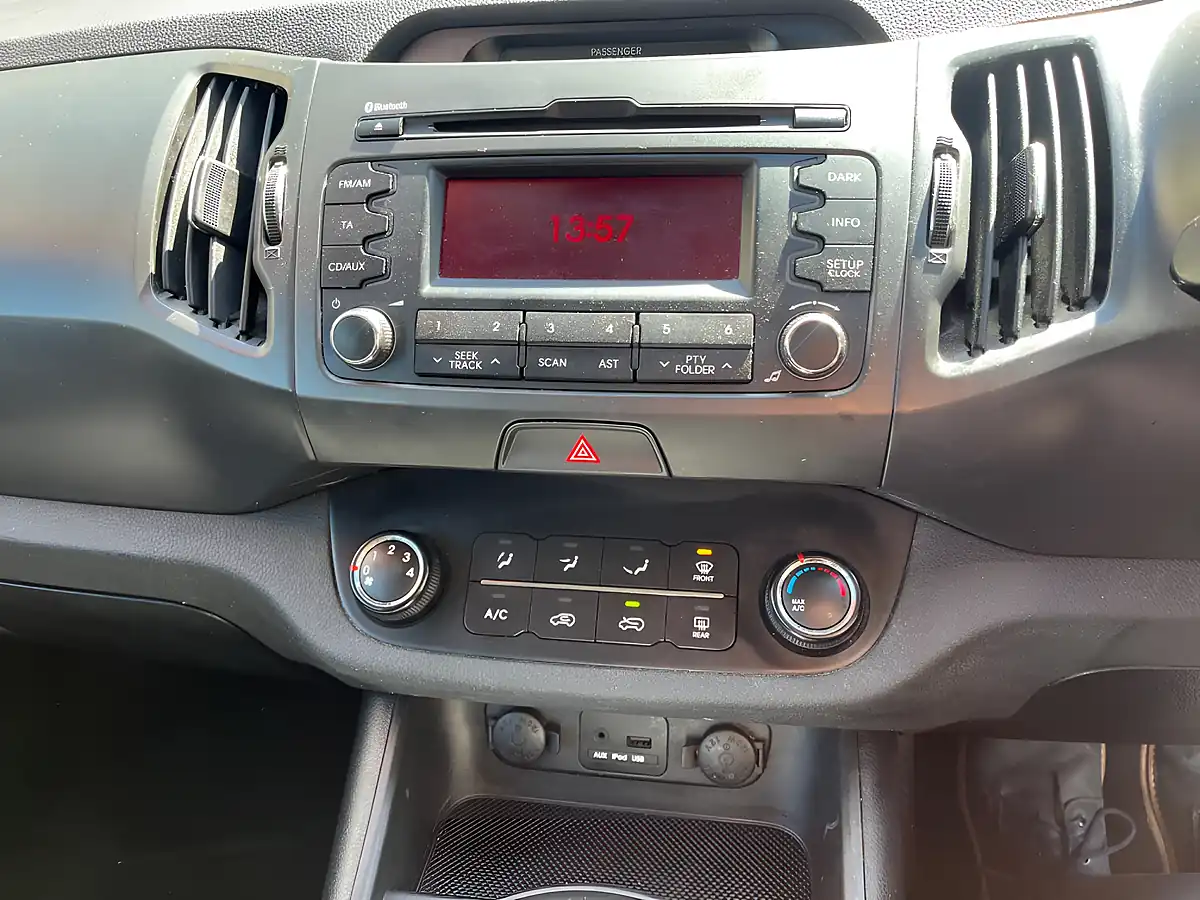 Used 2011 Kia Sportage Ecodynamics 1 Silver - Interior and Exterior details 14