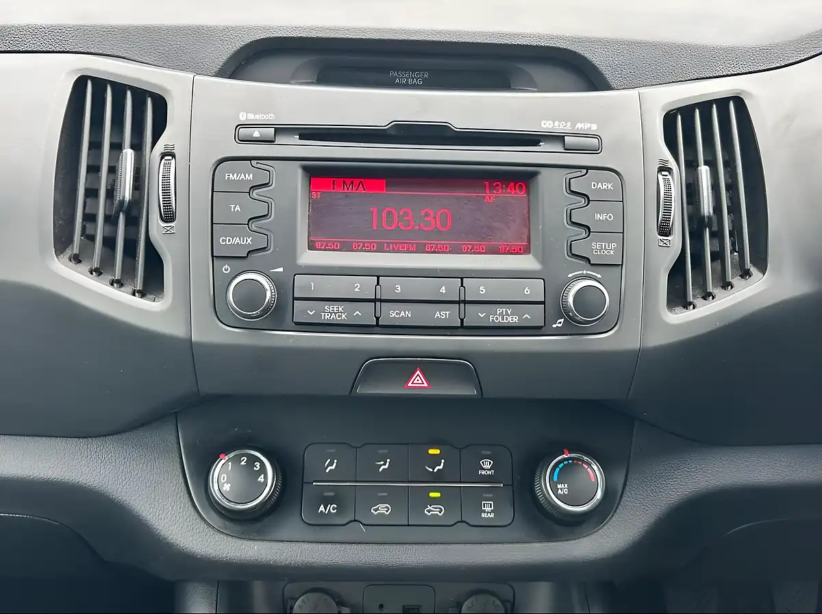 Used 2011 Kia Sportage Ecodynamics 1 White - Interior and Exterior details 10