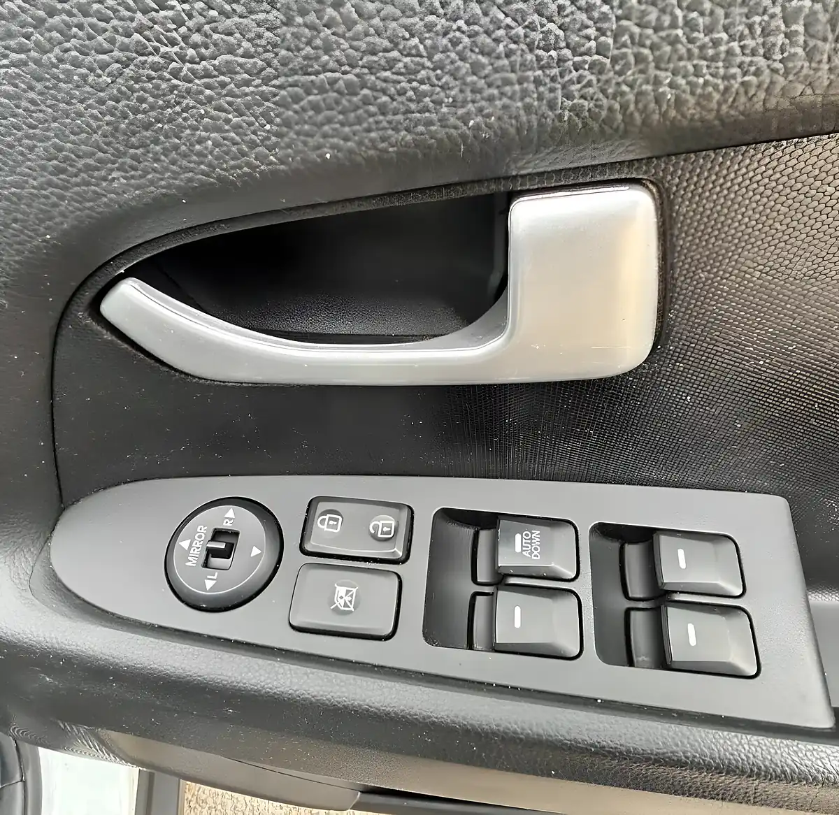 Used 2011 Kia Sportage Ecodynamics 1 White - Interior and Exterior details 12