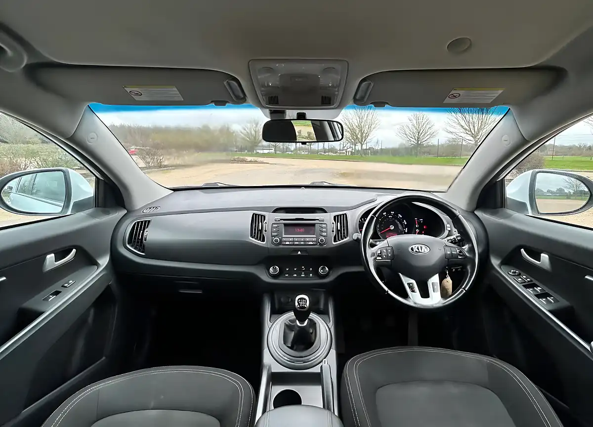 Used 2011 Kia Sportage Ecodynamics 1 White - Interior and Exterior details 3