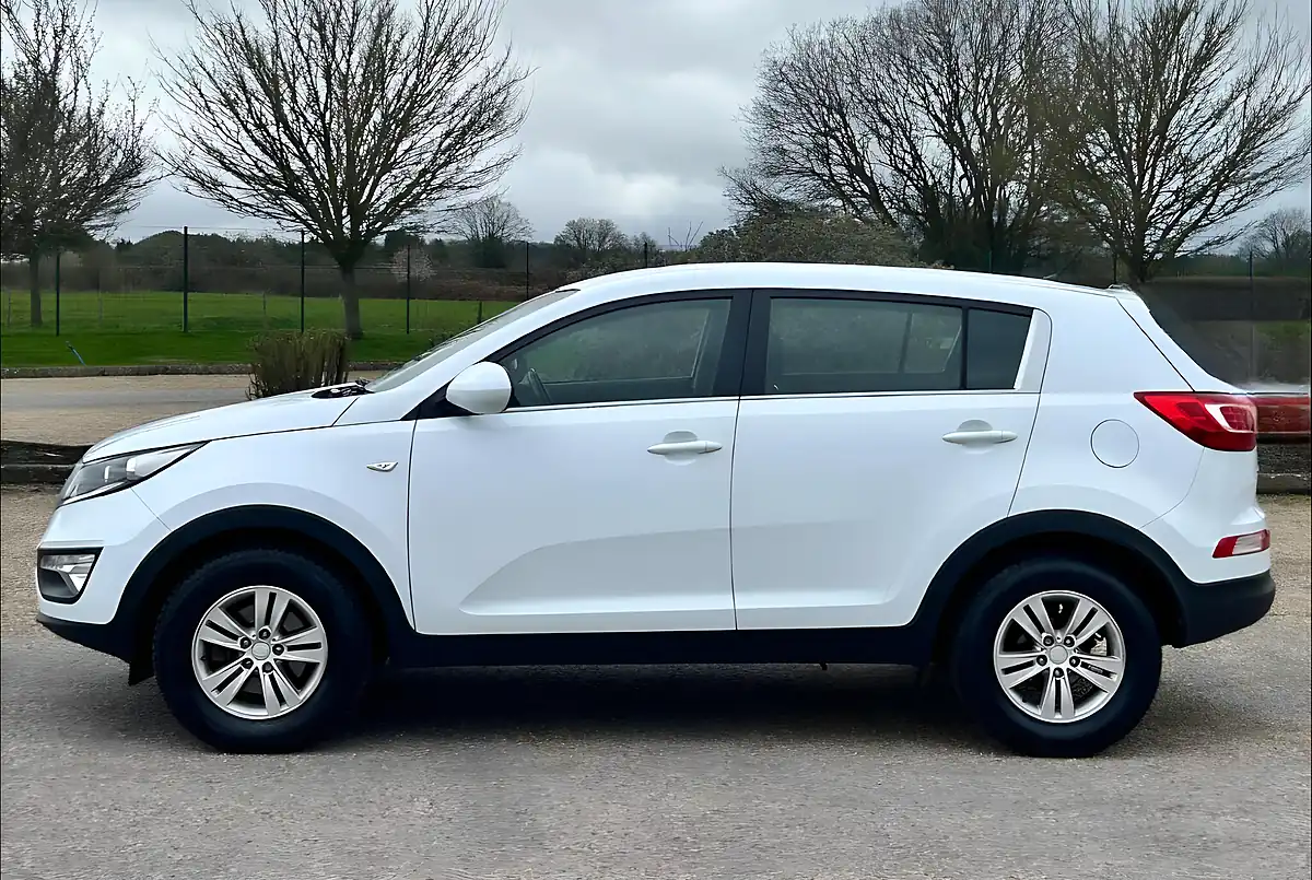 Used 2011 Kia Sportage Ecodynamics 1 White - Interior and Exterior details 8