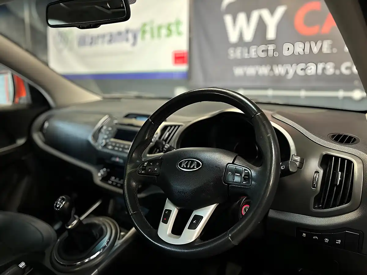Used 2011 Kia Sportage Ecodynamics 3 Orange - Interior and Exterior details 10