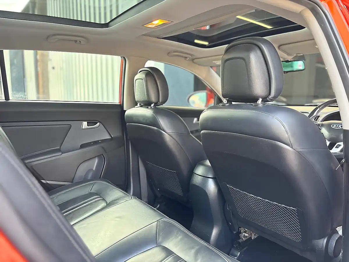 Used 2011 Kia Sportage Ecodynamics 3 Orange - Interior and Exterior details 11