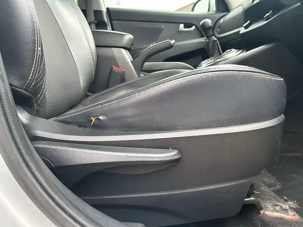 Used 2011 Kia Sportage KX-2 Silver - Interior and Exterior details 17