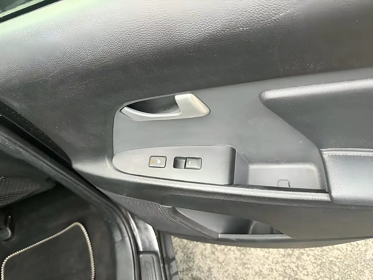 Used 2011 Kia Sportage KX-3 Black - Interior and Exterior details 9