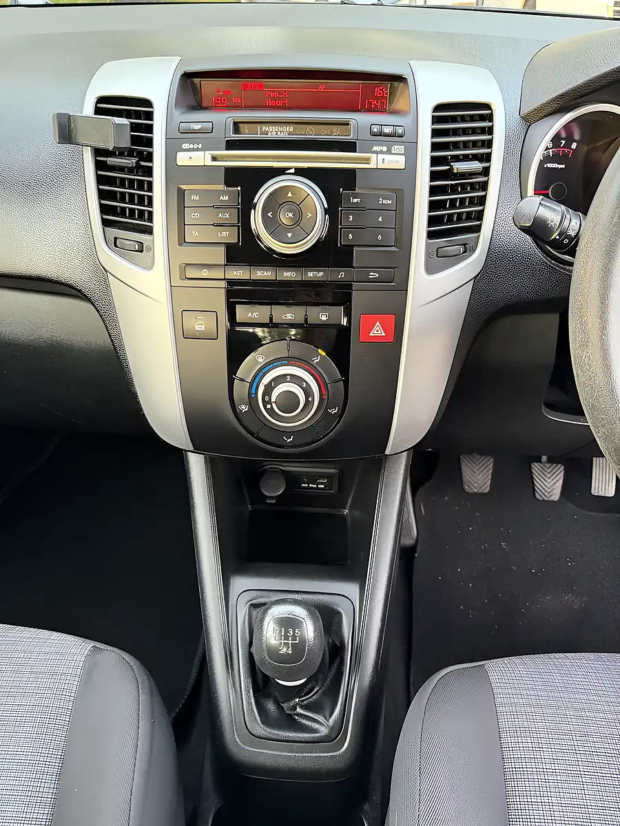 Used 2011 Kia Venga 1 Black - Interior and Exterior details 10