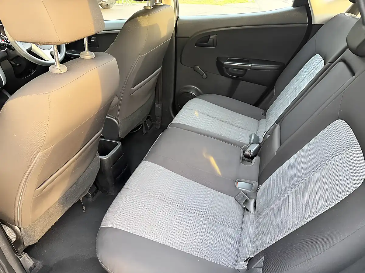 Used 2011 Kia Venga 1 Black - Interior and Exterior details 12