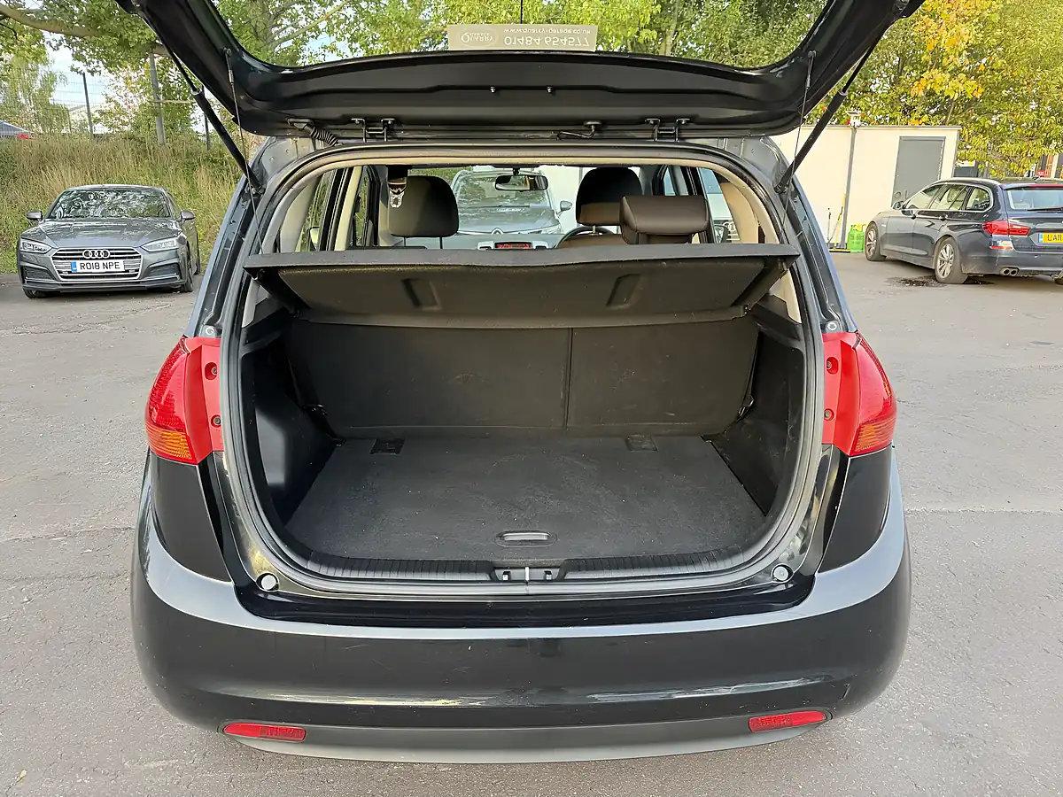 Used 2011 Kia Venga 1 Black - Interior and Exterior details 14