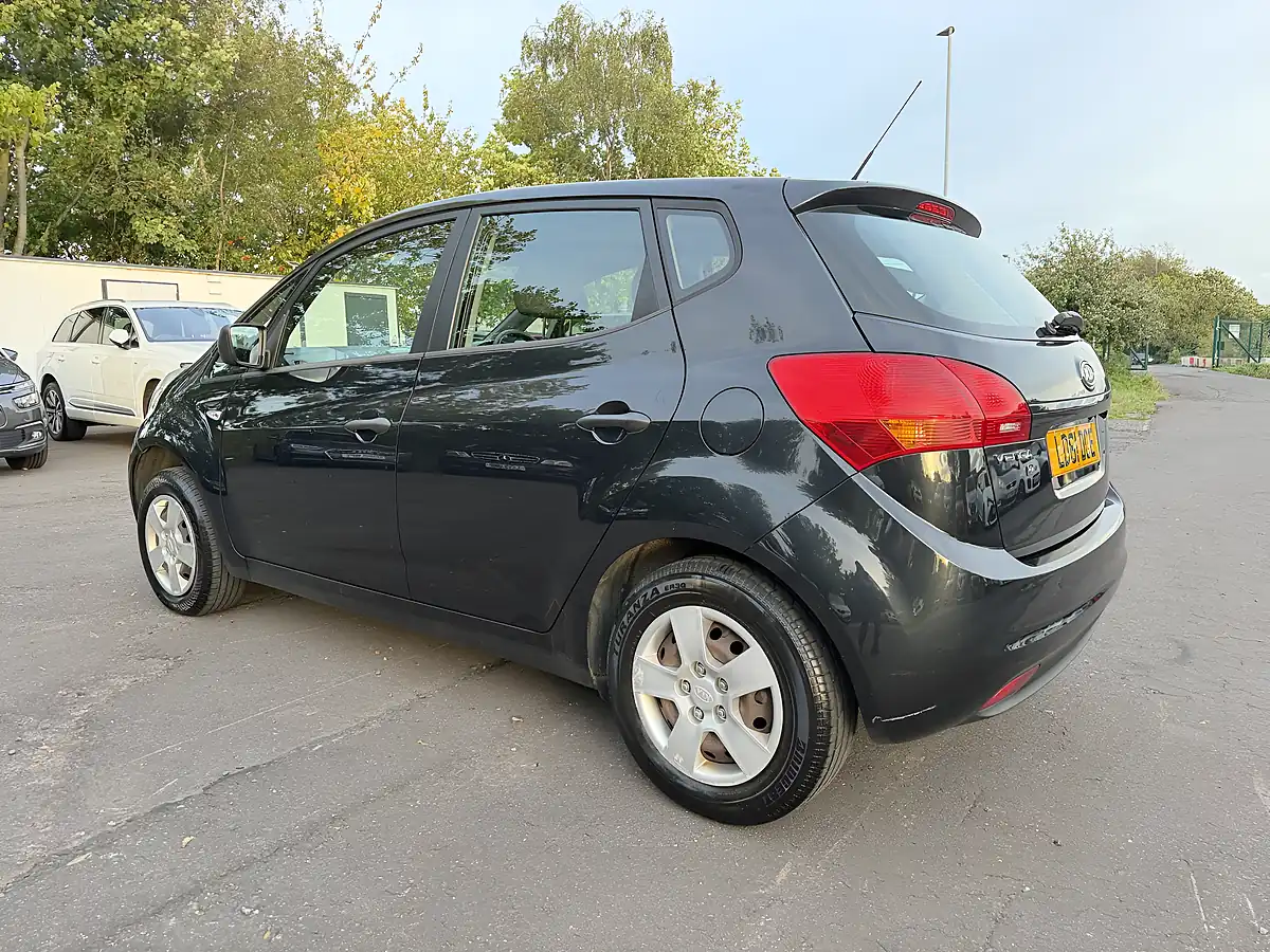 Used 2011 Kia Venga 1 Black - Interior and Exterior details 5