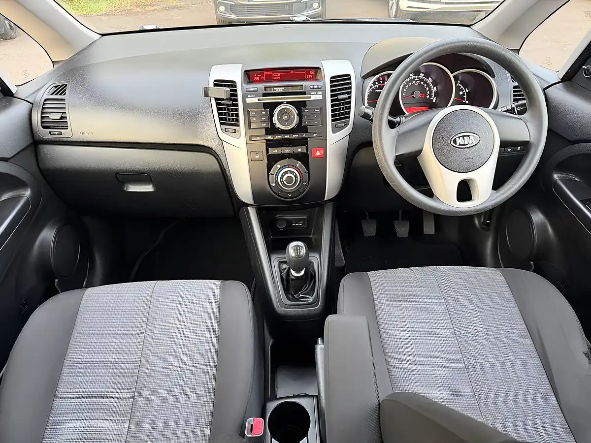 Used 2011 Kia Venga 1 Black - Interior and Exterior details 7