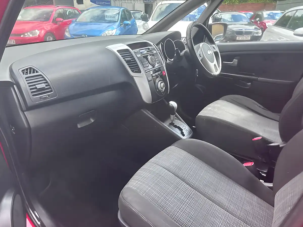 Used 2011 Kia Venga 2 Red - Interior and Exterior details 10