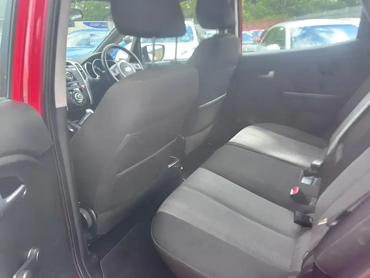 Used 2011 Kia Venga 2 Red - Interior and Exterior details 11