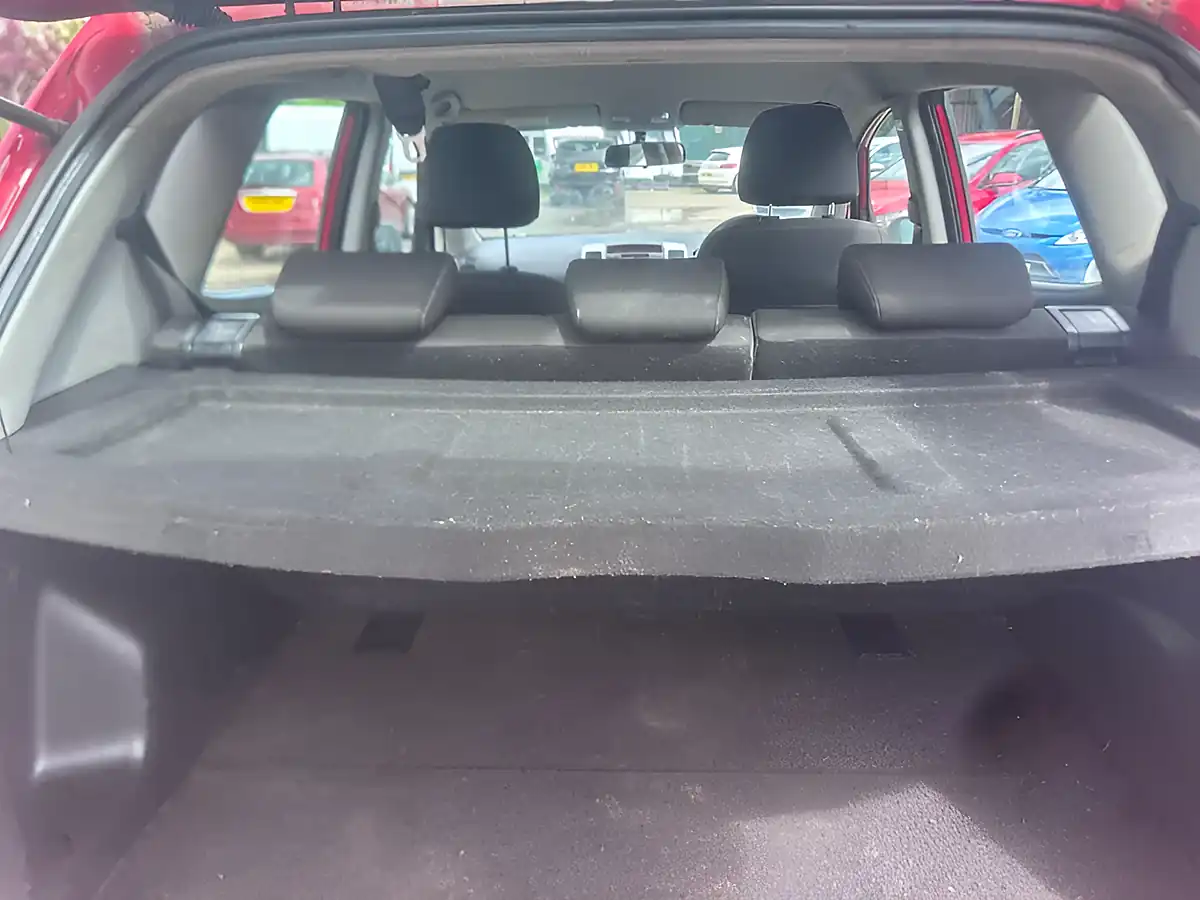 Used 2011 Kia Venga 2 Red - Interior and Exterior details 12