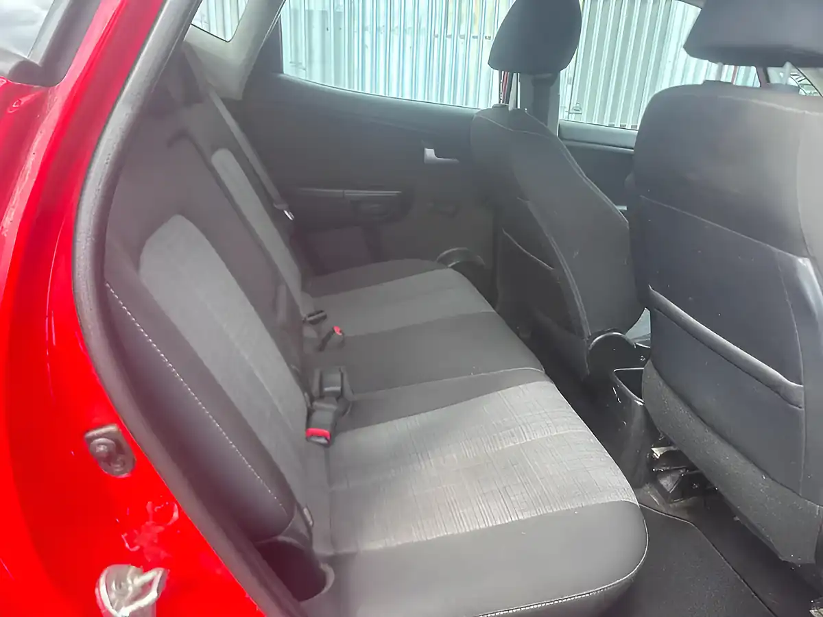 Used 2011 Kia Venga 2 Red - Interior and Exterior details 13