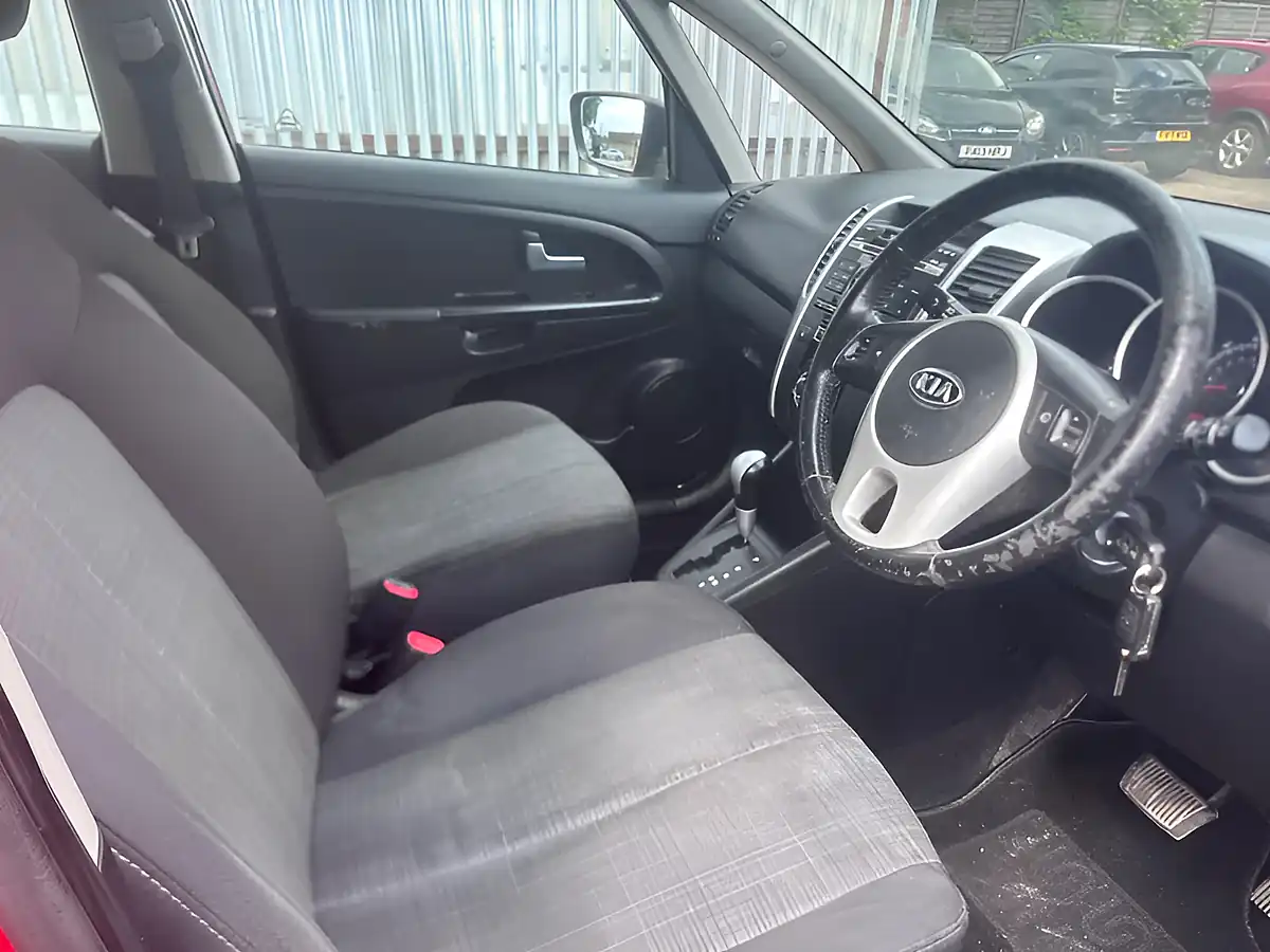 Used 2011 Kia Venga 2 Red - Interior and Exterior details 14