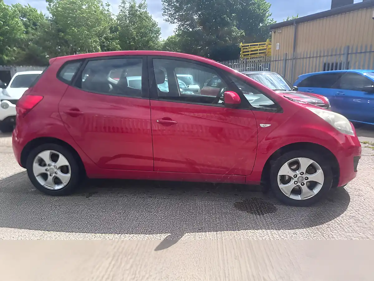 Used 2011 Kia Venga 2 Red - Interior and Exterior details 3