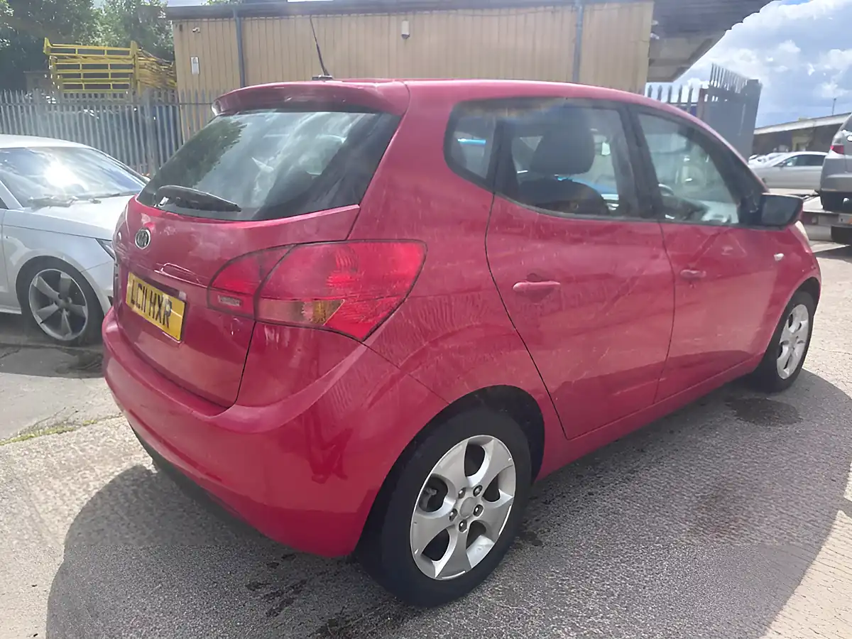 Used 2011 Kia Venga 2 Red - Interior and Exterior details 5