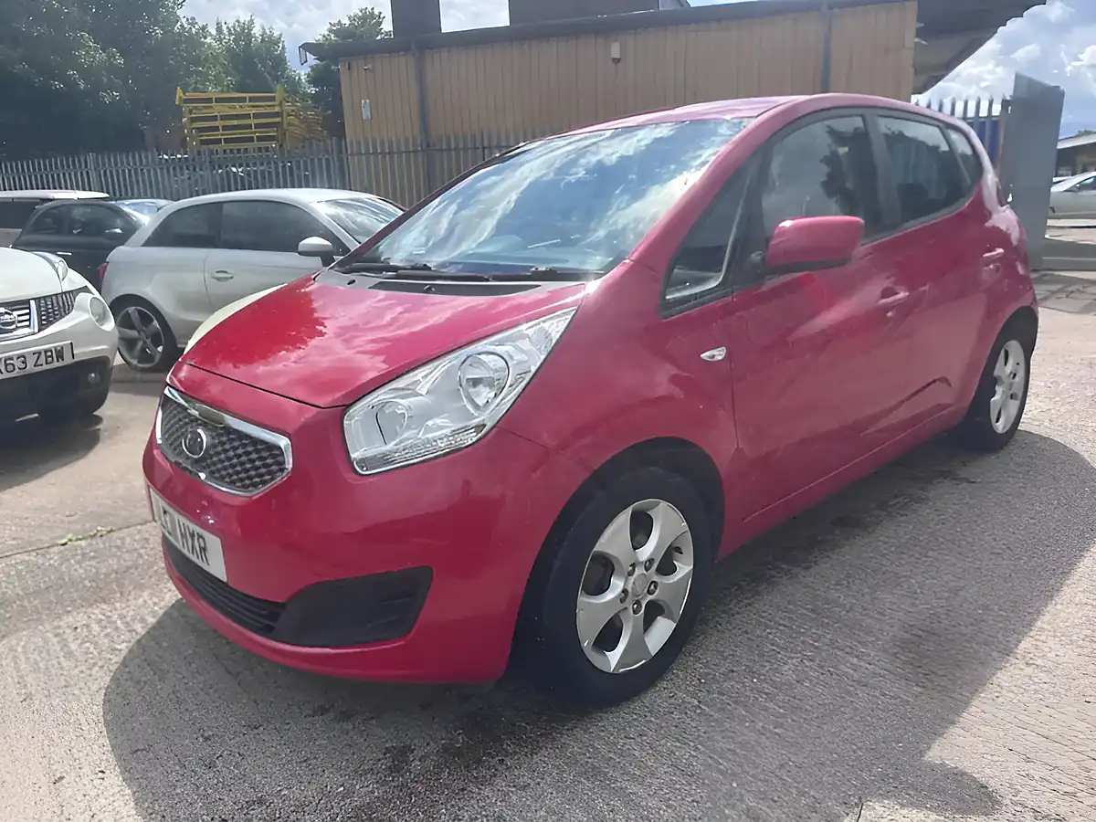 Used 2011 Kia Venga 2 Red - Interior and Exterior details 7