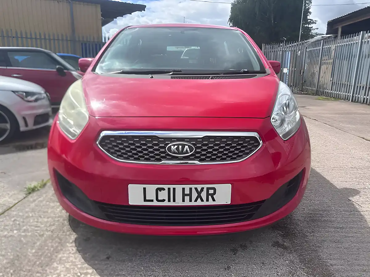 Used 2011 Kia Venga 2 Red - Interior and Exterior details 8