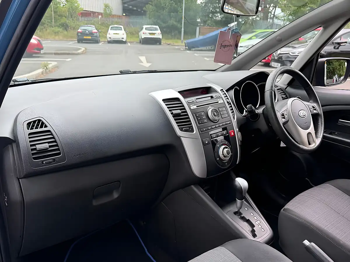 Used 2011 Kia Venga Blue - Interior and Exterior details 12