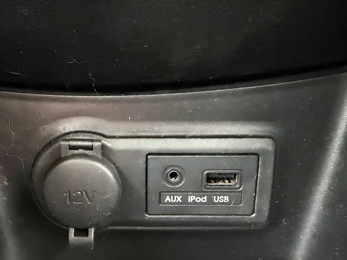 Used 2011 Kia Venga Blue - Interior and Exterior details 20