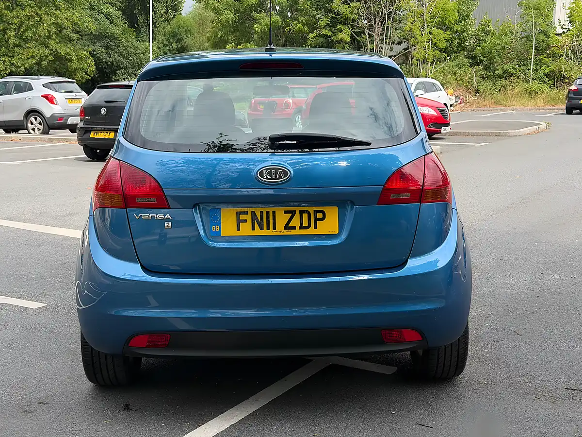 Used 2011 Kia Venga Blue - Interior and Exterior details 4