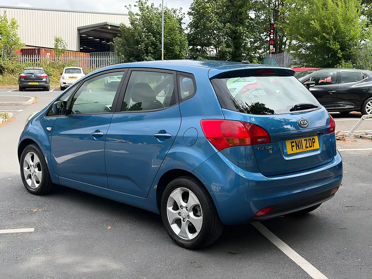 Used 2011 Kia Venga Blue - Interior and Exterior details 5