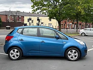 Used 2011 Kia Venga Blue - Interior and Exterior details 8