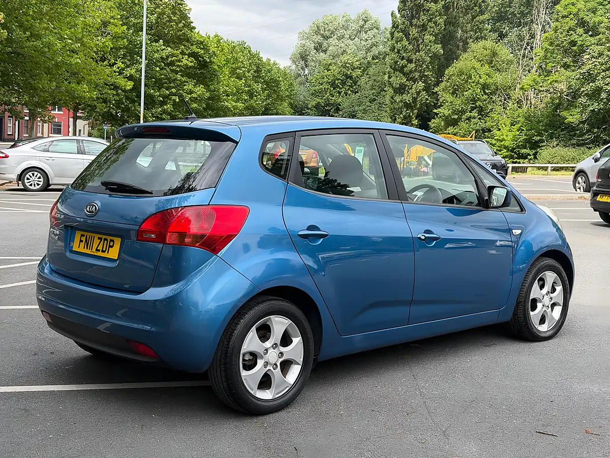 Used 2011 Kia Venga Blue - Interior and Exterior details 9
