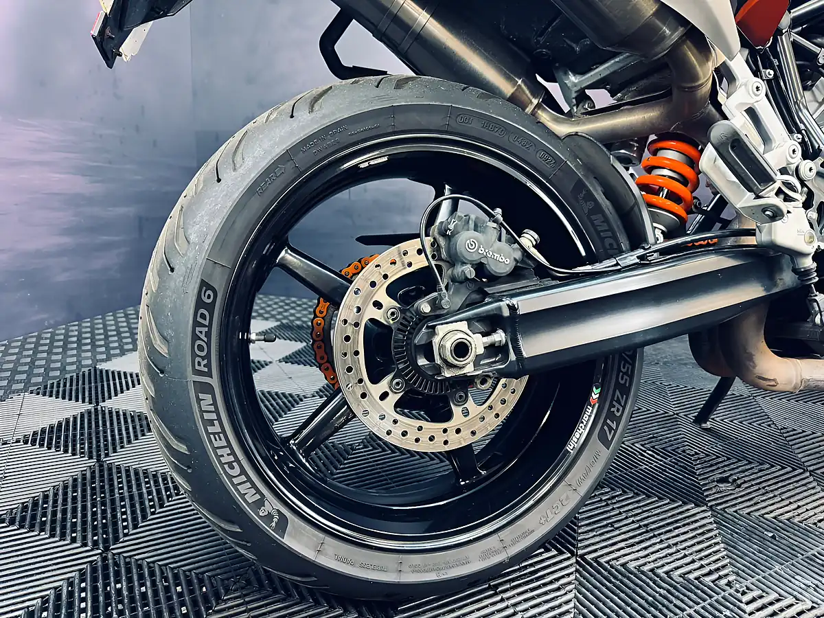 Used 2011 Ktm 990 Supermoto T Orange - Interior and Exterior details 18