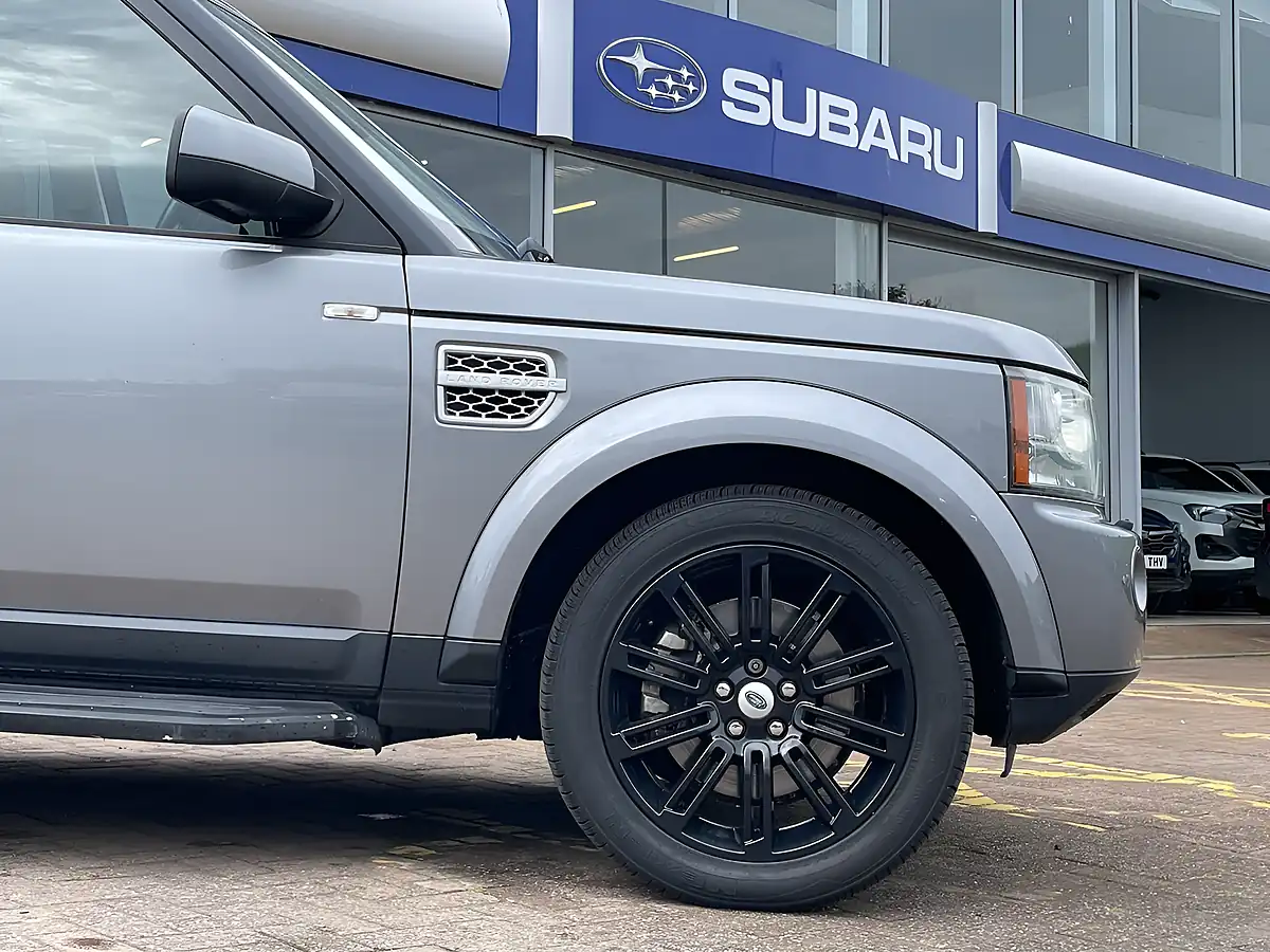 Used 2011 Land Rover Discovery 4 Hse Grey - Interior and Exterior details 4