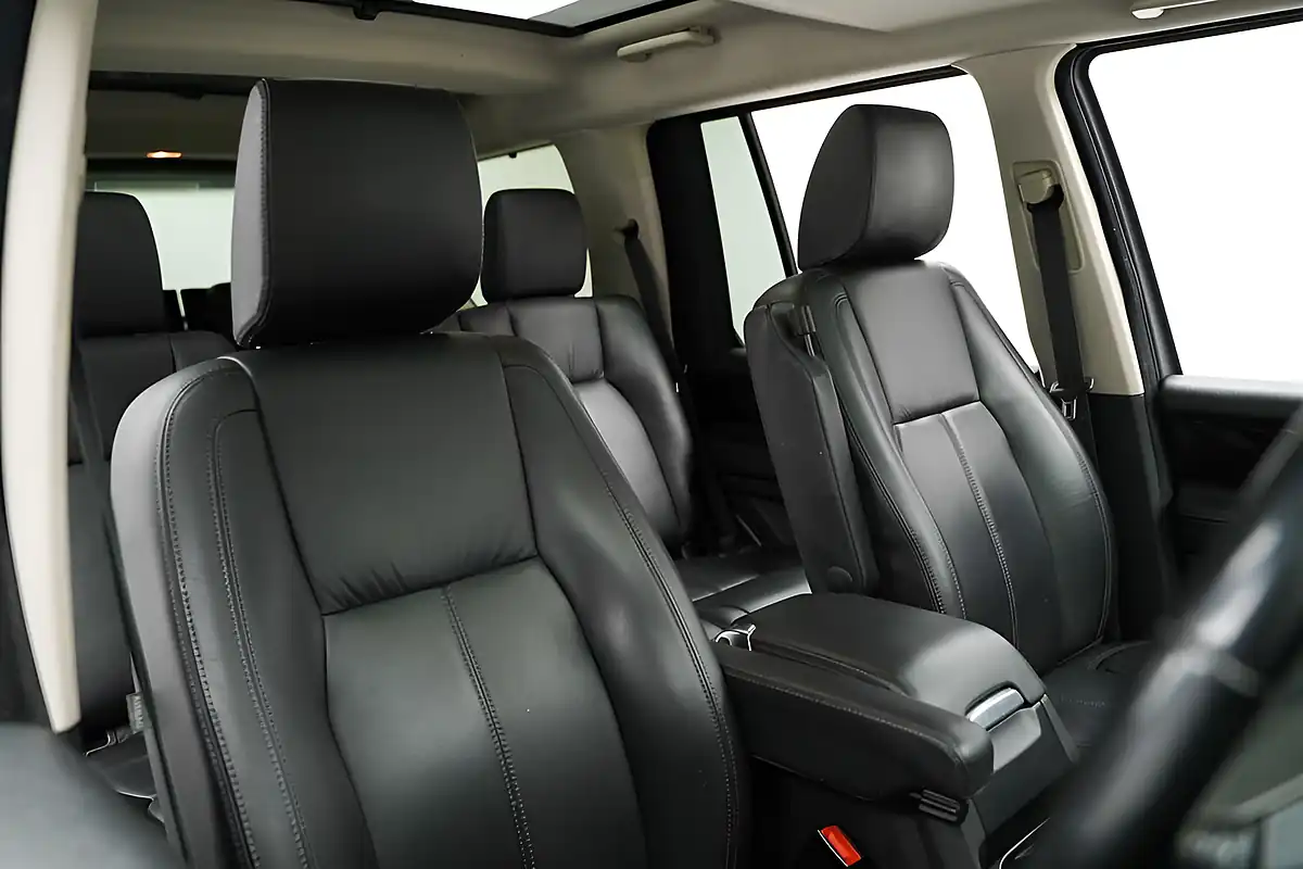 Used 2011 Land Rover Discovery 4 Hse Silver - Interior and Exterior details 10